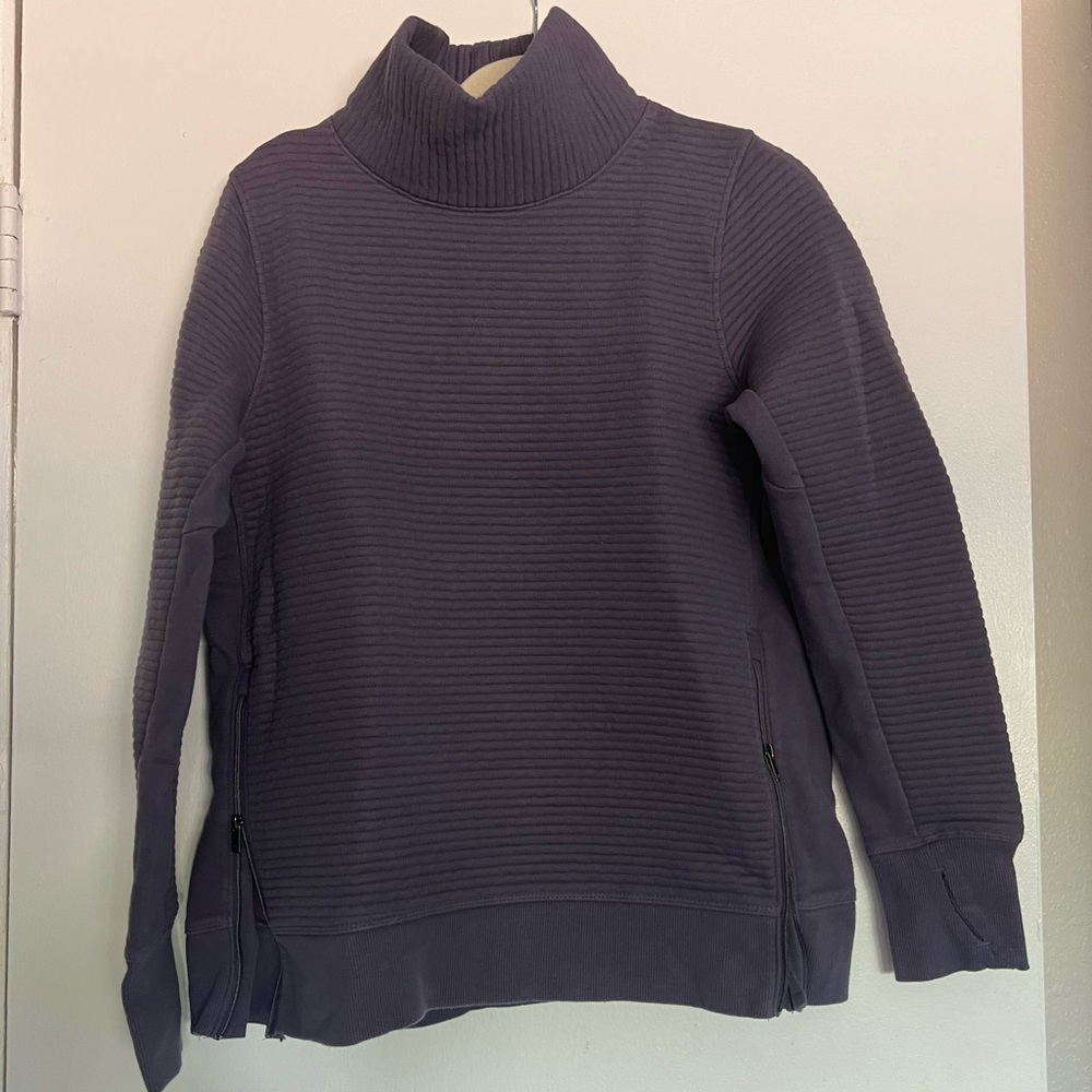 Women’s all in motion purple athletic pullover. Size M.